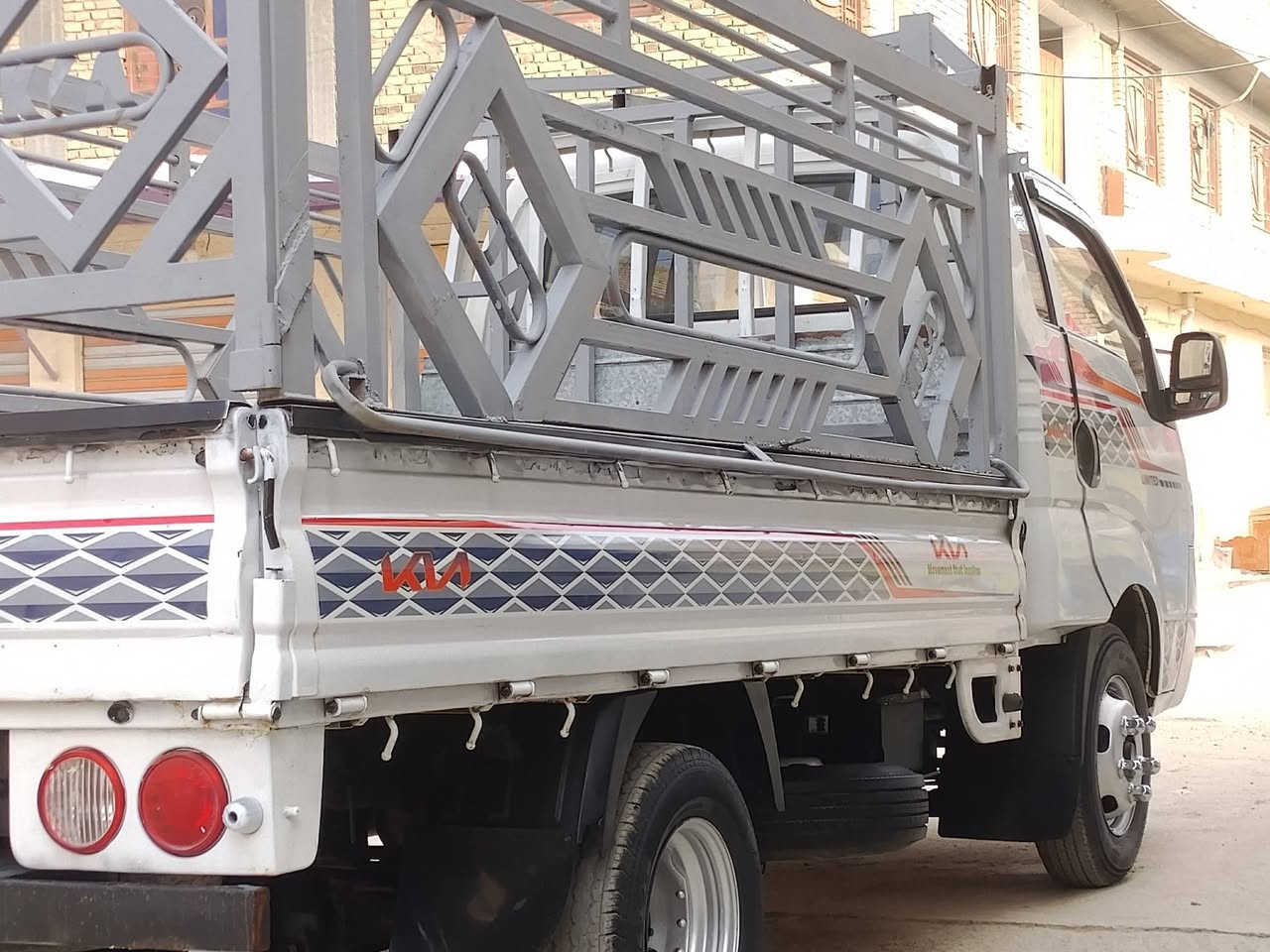 السلام عليك بيع سريع كيه فحل 18مسكر سبلاين سيارة جديدة مال جناي رقم بصره تحويل ثاني يوم   للاستفسار الاتصال *********** السعر مال بيع قفل 129
