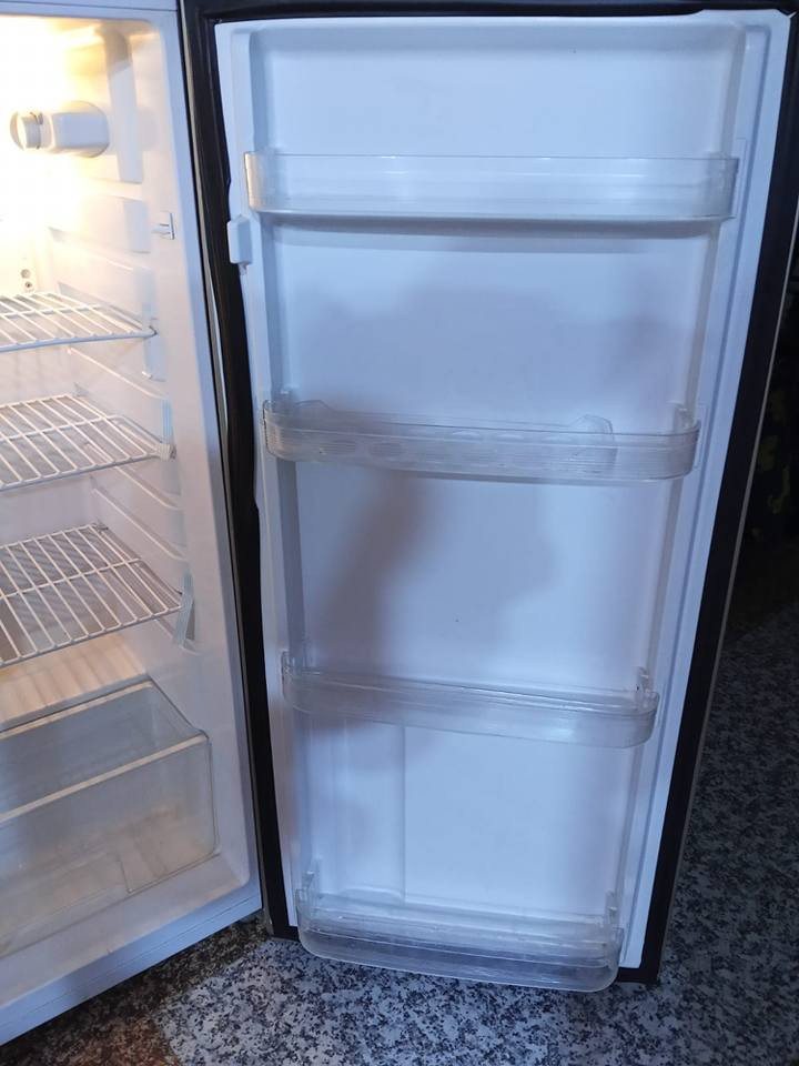 سلام عليكم ثلاجه نضيفه ٩٩٪ شغاله جديده
سعرها ٢٨٠ بيها مجال 
العنوان ميسان حي العسكري 
للاستفسار ***********
