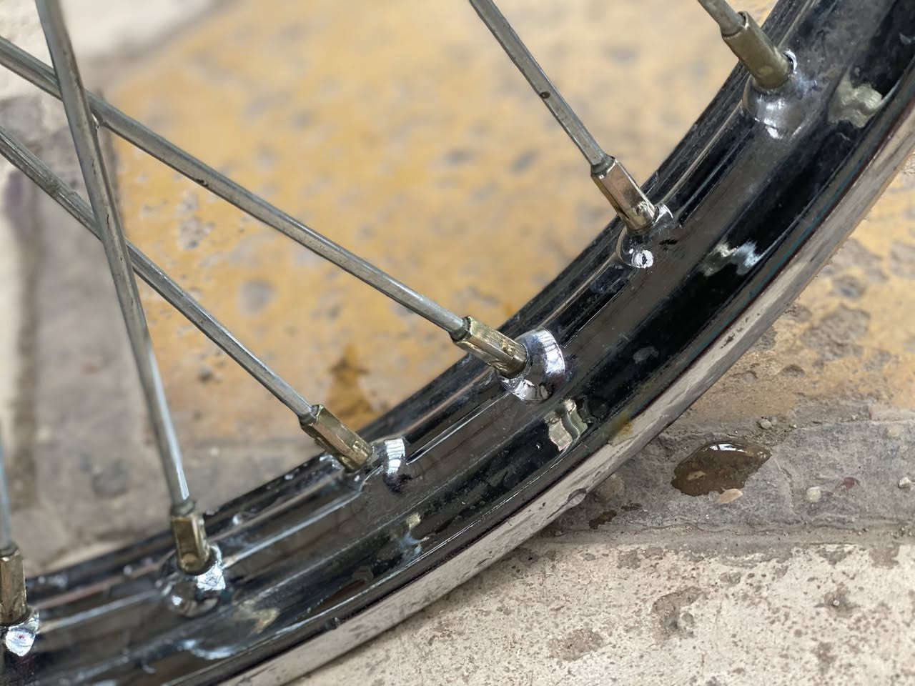 ويل للبيع
***********
مكاني طويريج
