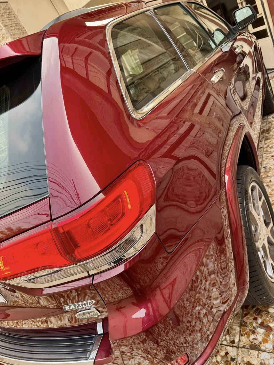 السلام عليكم جيب 2020 خليجي وكالة ليث العبيدي مكفولة كفالة عامة اوفرلاند اعلى فئة السيارة جديدة جداً موصفات بانوراما كشنات جلد تدفئة تبريد كشنات كهرباء داخل قرميدي دشبول قرميدي بصمة دخول ذكي صندوق كهرباء ٦ سلندر شاشة كبيرة كامرة خلفية حساسات امامية خلفية مانع اصطدام ماوس تحكم وضعيات قيادة فور ويل شاشات خلفية كشنات حضن وباقي الموصفات المعروفة السيارة من الزيرو عندي صارلها 5 سنوات  السعر 295 وبيها مجال حك الجية المكان بغداد السيدية رقمي ***********
