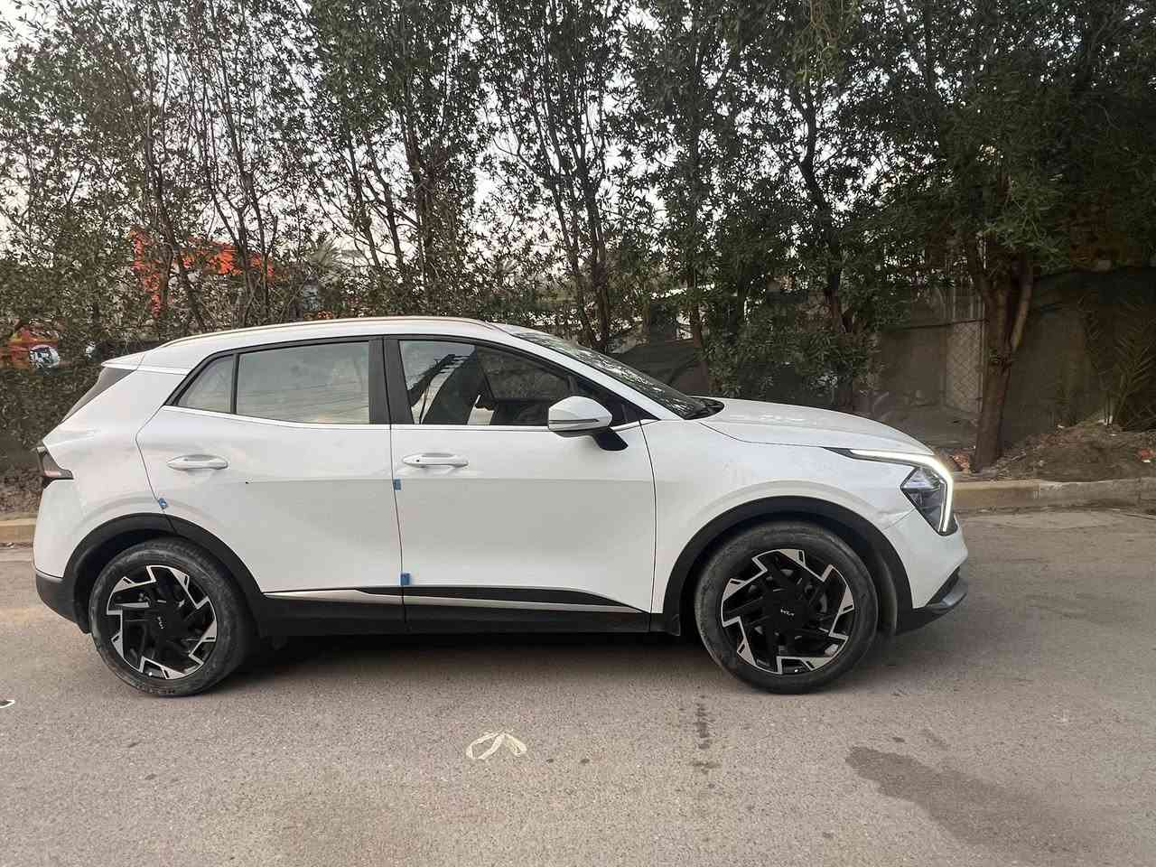 السلام عليكم سبورتج مديل 23 للبيع
خليجي كفالة عامة عدا هاي الرصعة بل جاملغ موضح بل صور 
رقم اربيل جديد ب اسمي سيارة 
ماشية 40 كيلوفول مواصفات عدا البنوراما
السعر 210 بيهة مجال قليل 
مكاني بغداد البلديات
***********
