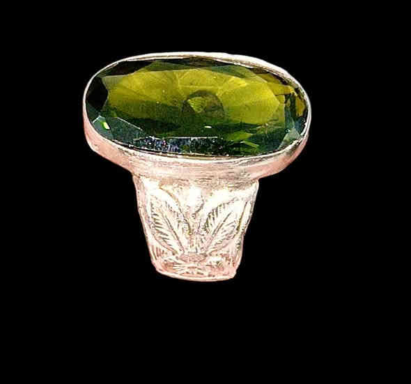 جمال ودلال حجر الزبرجد الافريقي حر طبيعي غير معالج وشرط الفحص بالجهاز يعطي الراحة النفسية وتعزيز العلاقات الايجابية وتهدئة التوتر والقلق وتخفيف التوتر والقلق، وجلب السعادة. مفيد للجسم في تقوية المناعة وتحسين وظائف بعض الأعضاء مثل الكبد والجهاز التنفسي.  صياغة يدوية فضه عيار عيار ٩٢٥ يوجد توصيل ***********       ***********
