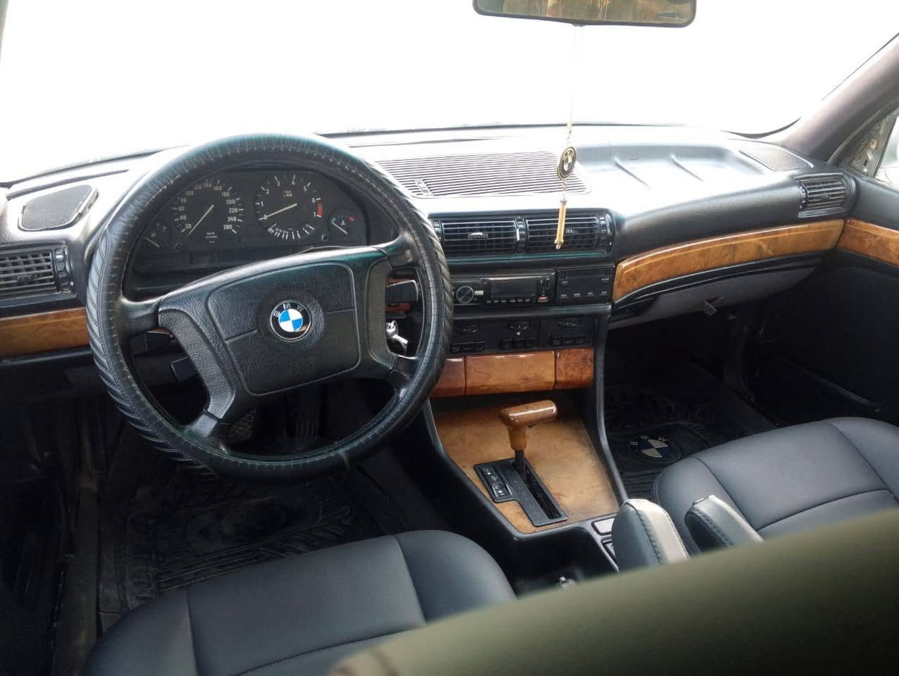 BMW٧٣٠ مكينه ٧٤٠  مكينه كير حداديه تخم تاير باتري كهربائيات كله شغال خير من الله اني مكلف بالنشر رقم بغداد بسم صاحب السياره وهذا رقمه بالوقت الحالي هوه بدوام   يعني واتساب شغال اذا اتصلتو ولكيتو مغلق واتساب شغال مكان السياره كربلاء سنويه جديده هذا رقم صاحب السياره *********** موديل السياره ١٩٩٣ سعرها ٥٧ ورقه وبيها مجال
