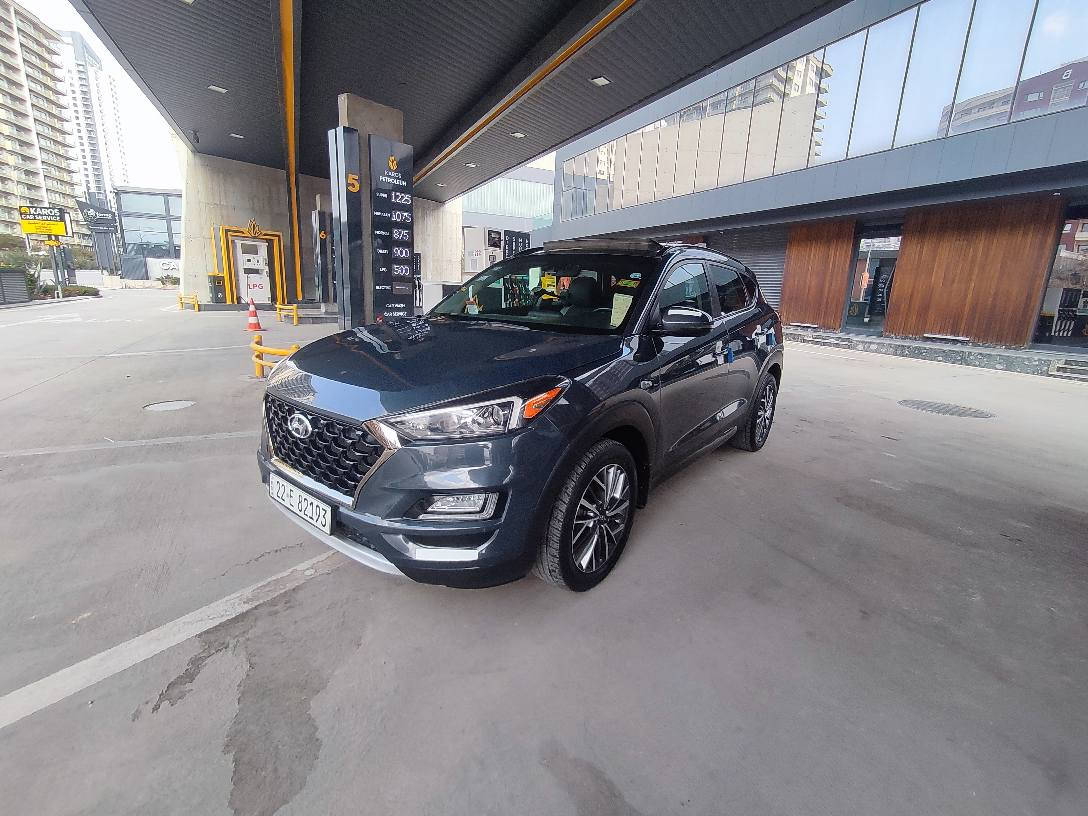 السلام عليكم للبيع هونداي توسان ٢٠٢١ وارد امريكي لون نفطي سياره كلين تايتل بلعراق صار بيه طخه بلبنيد بسيطه وصبغته فقط بدون اي دواخل بدون يرباك بدون شخوط فول مواصفات1عل1 بصمه ابواب وتشغيل بانوراما ليد امامي تبريد لمس قطعتين  فور ويل اشاير ترحيب بليدات رادار امامي وجانبي وخلفي شاشه جبيره كامره دواره ويل كروم كشن كهربائي كشنات تدفيه الامامي ولخلفيه  3وضعيات قياده بعد هوايه مواصفات بيه محرك 2400 GDiكير محرك تبريد كله بشرط عل وضع لشركه ماشيه 40تخم تايرات جديد صدر جديد دهن فلاتر كله جديد سياره جاهزه بدون اي نقص سنويه ارقام هزه كله جديد بسمي تحويل غرامه كله بشرط بنفس ليوم مكان السياره بسليمانيه السعر168بي مجال بسيط لتبالغ بلمعامله رجاءءء  شراي اتصل*********** السليمانية, العراق
