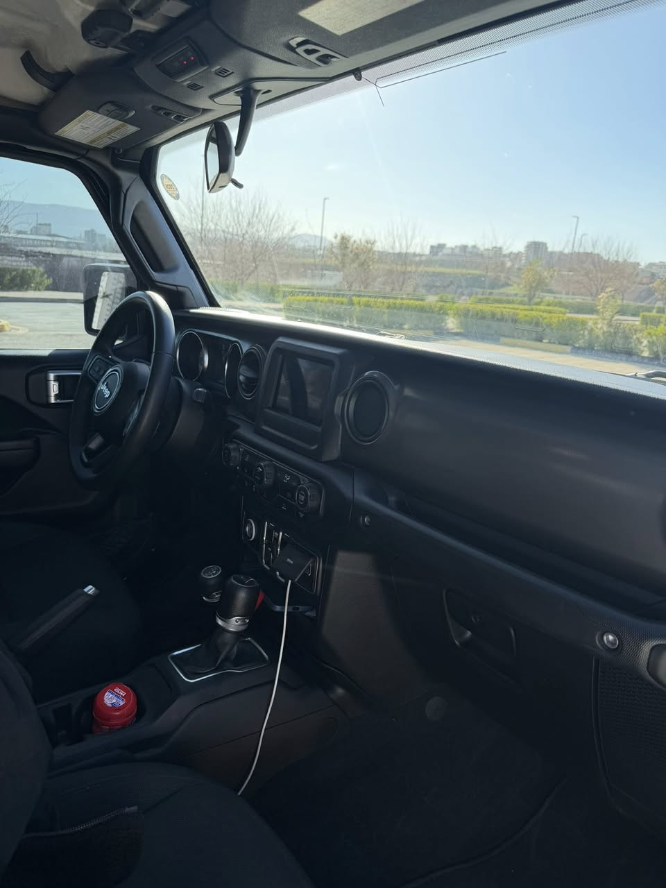 السلام عليكم جيب كلاديتر موديل ٢٠٢٣ بدون صبغ رقم سنوي ب اسمي سياره كامل محدث ربيكون سعر جووي سوك ٢٨٨$ زم ***********موجود بسليمانيه
