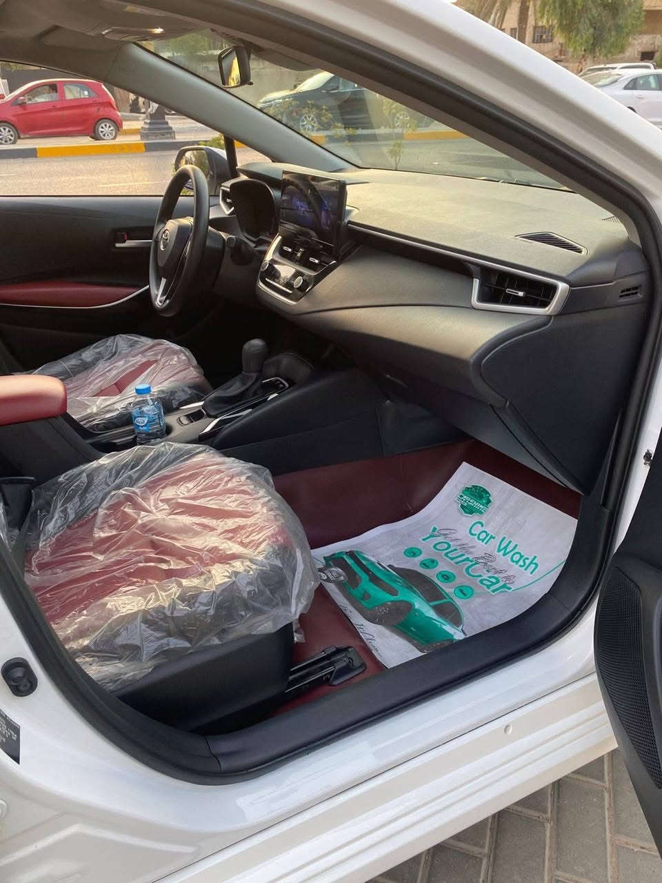 السلام عليكم كورلا الشكل الخليجي 2024  ماشية 38 ألف قابل للزيادة
المواصفات السياره ⬇️
شكل خليجي 
سعة المحرك 1,8L
سلايد رووف 
سايد بريك بصمه اتو هولد
حجم الاطار 16
دبل رادار امامي 
 بمه تشغيل ودخول ذكي 
دشبول ديجيتال 
شاشة كبيره 
كاميرا دوارة 
 مثبت السرعة Cruise
 تحديد المسار 
 أوضاع القيادة  Drive Mode
 فحص أنظمة السيارة 
 حساسات ضغط اطارات 
 تبريد شاشة
 قطعتين تبريد
 هاند بريك كهرباء 
 نظام مانع الانزلاق 
 اوتو هولد Auto Hold 
 اشارة في المرايا الجانبية
داخل جلد أحمر بلادي 
 مخرج منفذ الطاقة ⚡
للاستفسار اكثر الاتصال على الرقم 
السعر 135

☎️ ***********
