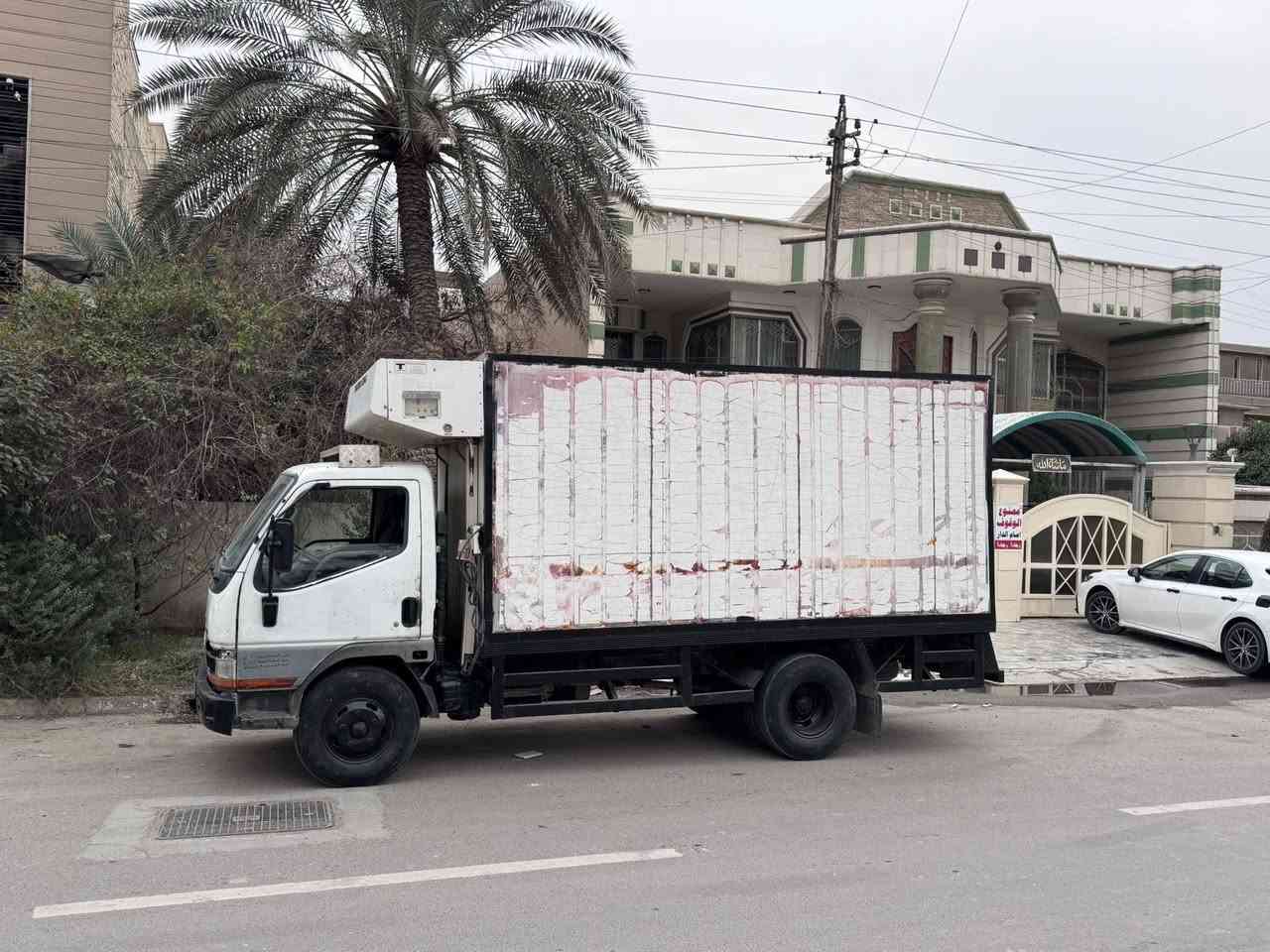 السلام عليكم كنتر براد للبيع موديل ٢٠٠٣  سعره ١٣٤  رقم التلفون ***********
