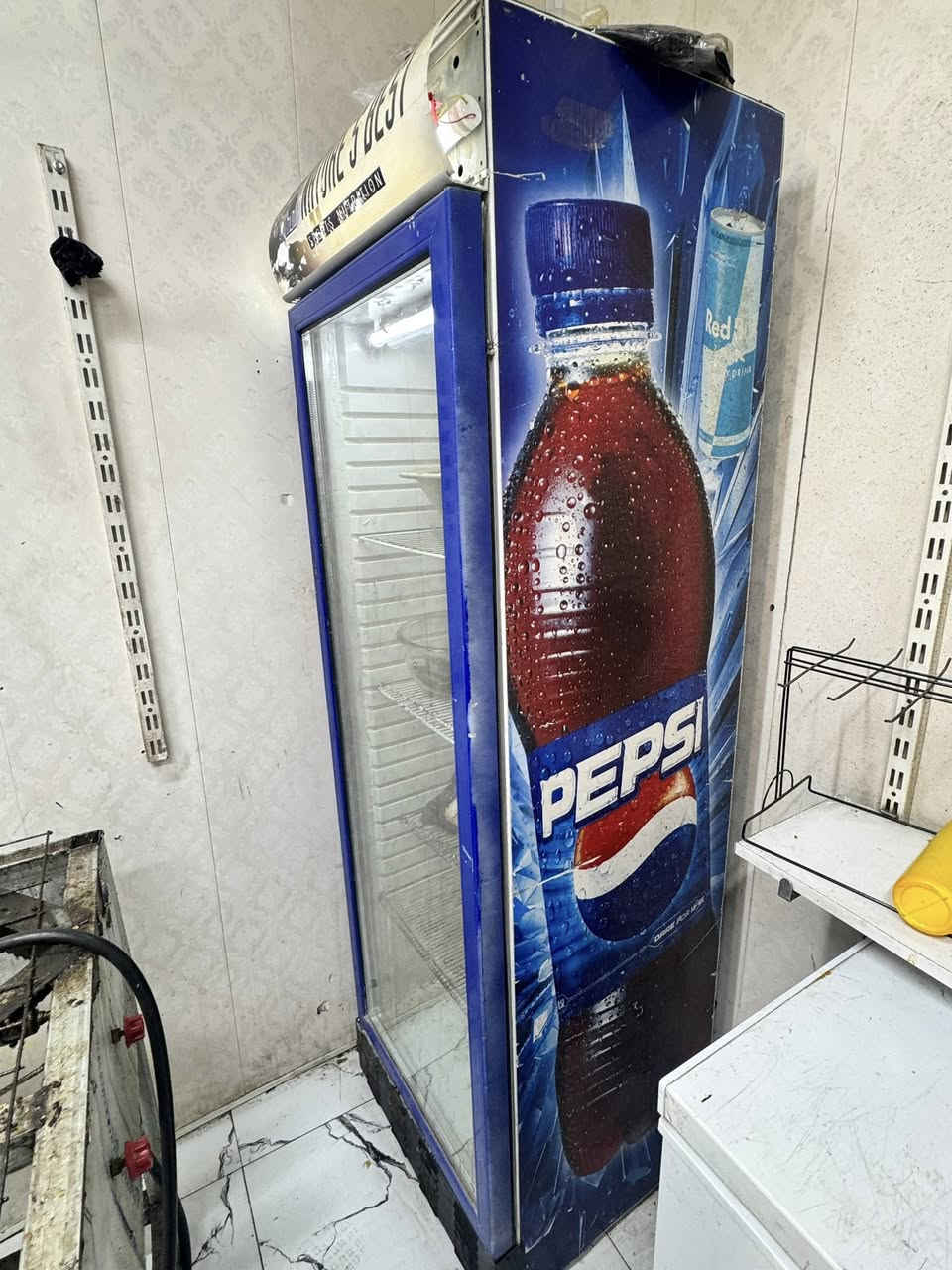 سلام عليكم اغراض مطعم متكاملة بيع مستعجل المكان بغداد شورجه ***********
