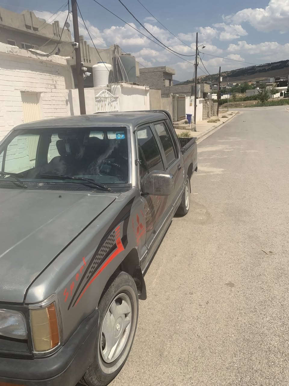 بسم الله وعلى بركة الله 
متاح بيكم دبل قمارات 
رقم نينوى دولي بسمي موديل 93 سنوات 2028
مكفولة من محرك و كير و شاصي و اكسل و تحويل
تخم تاير   
كوبون بانزين 
عنوان السيارة شقلاوة 
رقم واتساب ***********
سعر 36 ورقة  و نص
