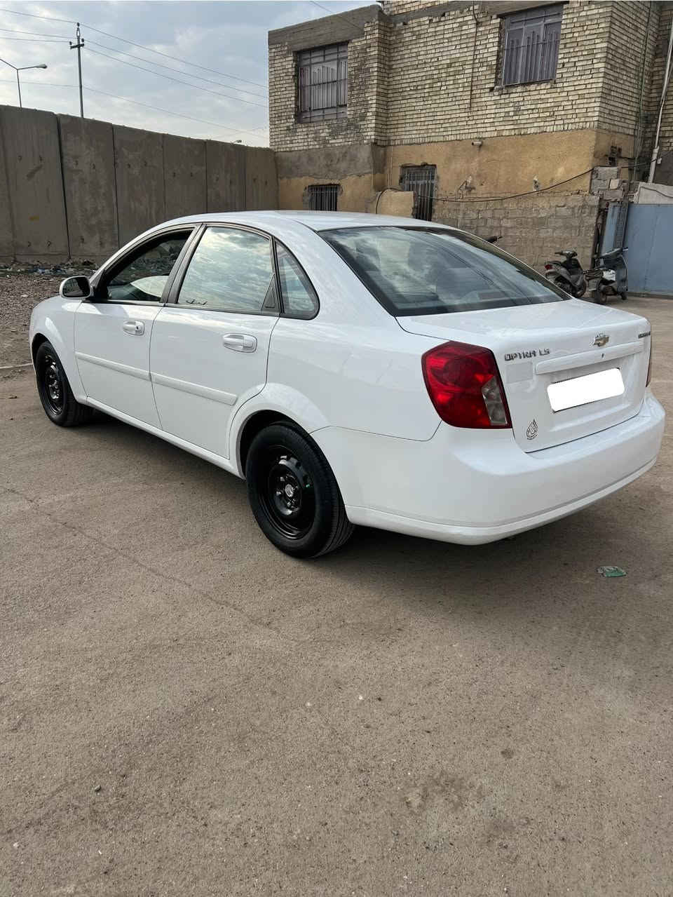 السلام عليكم اوبترا 2014 الشركة العامه مكفوله كفاله عامه من الصبغ والتبديل والضربه ماشيه 150 الف تراي مال سياره زيرو سياره جديده تخم تاير جديد اصلي صدر امامي وخلفي كله جديد رقم بغداد بأسمي تحويل ثاني يوم عنوان بغداد هـ***********
