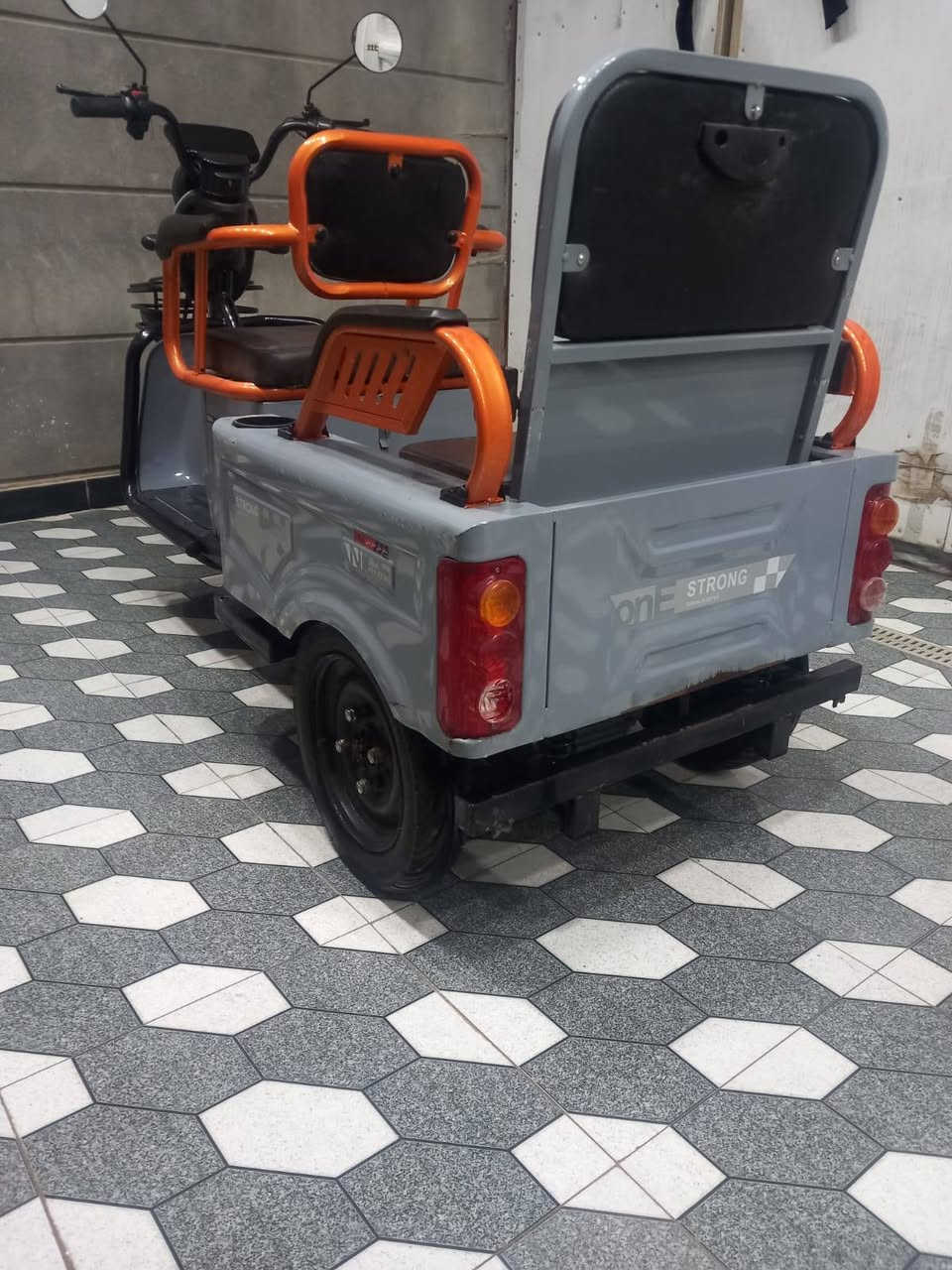 السلام عليكم
للبيع دراجه شحن بس بطاريتها تعبانه ب650 وبيها مجال للشراي 
للأستفسار اكثر اتصال علرقم ***********
