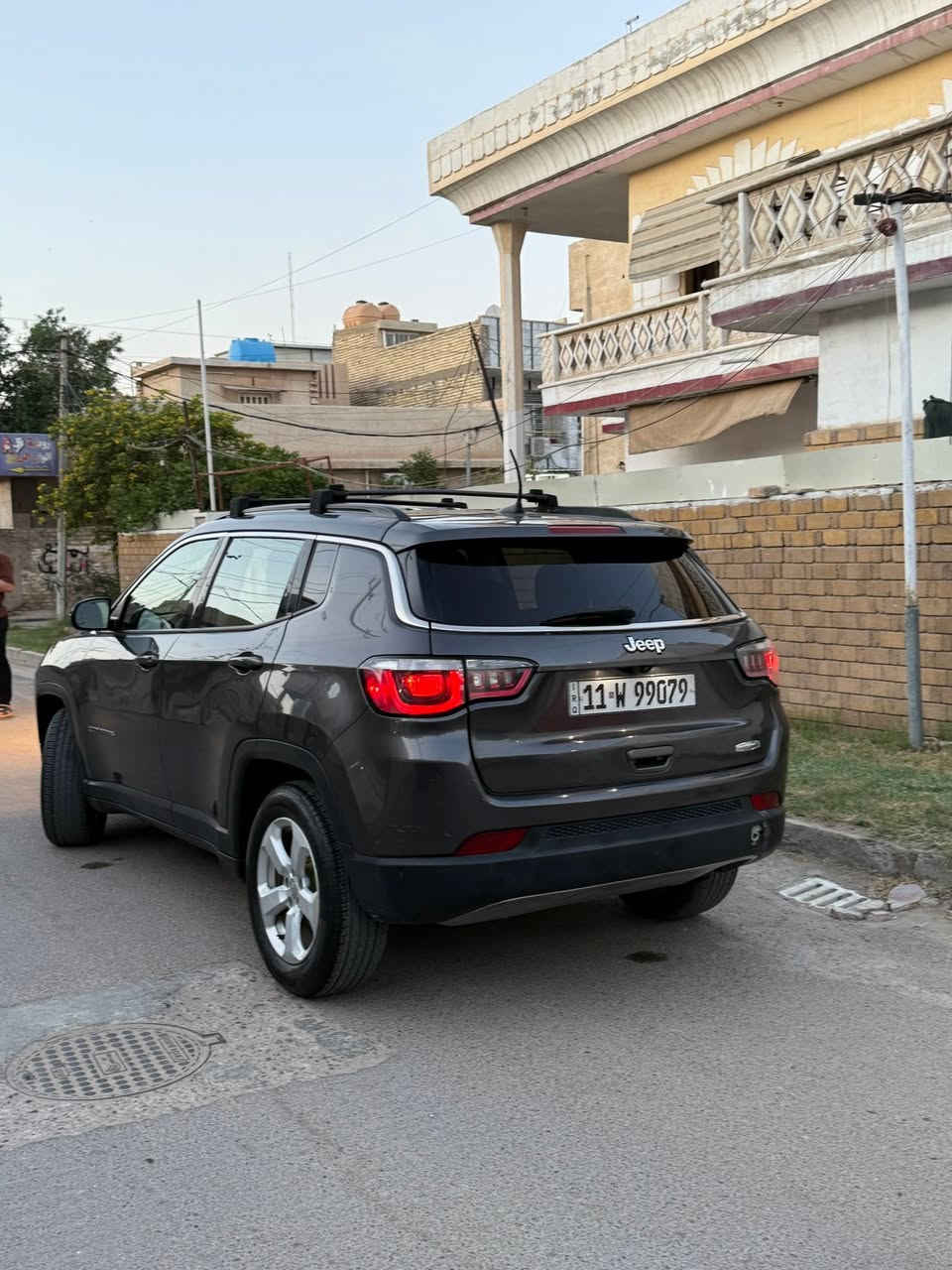 جيب كومباس 2018
لاتليود
رقم بغداد دولي باسمي 
بدون ايرباك حادثها
جاملغ خلفي 
موصفات 
شاشه وسط 
كسري كهرباء
كشنات جلد ومخمل
كشنات هيتر
ستيرين هييتر
تو ويل 
سستم سماعات
قطعتين تبريد
وبعد اكو هوايه موصفات
ماشيه 104 m
سعرها 123 ورقه وبيها شي بسيط
مكاني بغداد سبع ابكار
***********
