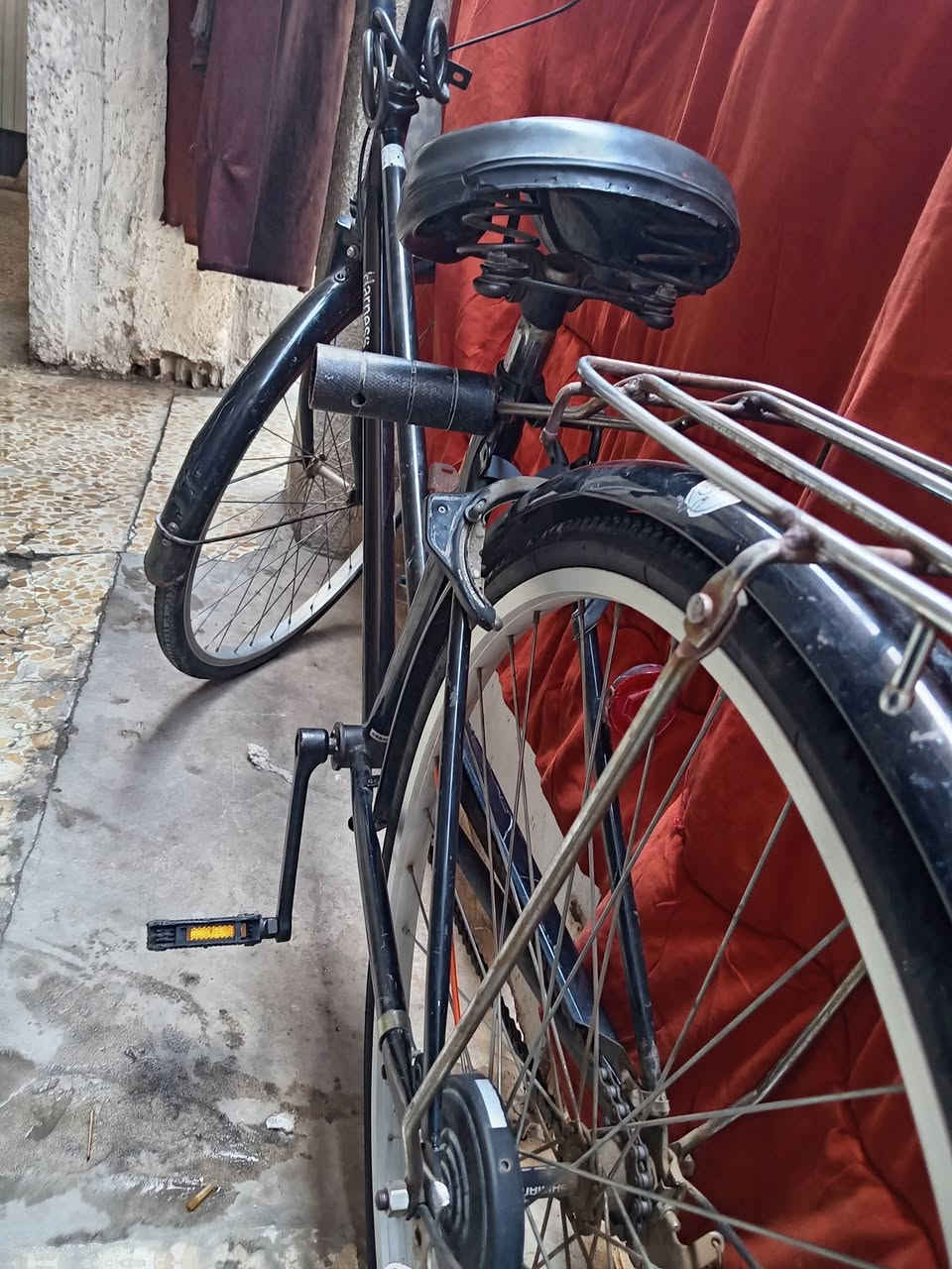 سلام عليكم باسكل للبيع نوع ياباني اصلي سعر 50 قفل ما ابي عطل بس تاير ورا ابنجر مكان  مكان بياع مقابل تقاطع درويش الاعلام المو شراي لا يراسلني رقم َ*********** او مراسله الحساب
