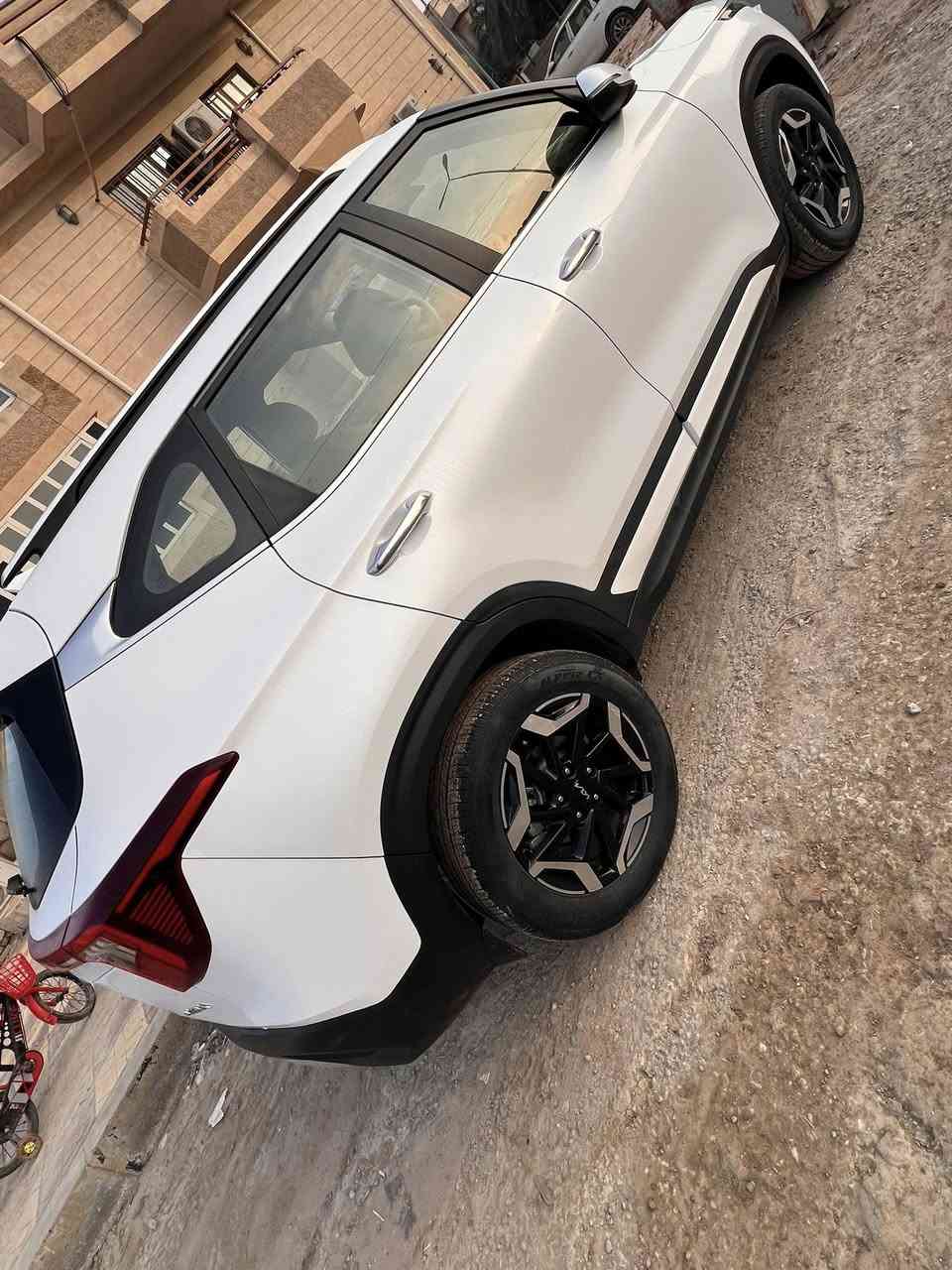 كيا سليتوس 2024 رقم اربيل
فول مواصفات ماشية 27،225 كم 
بيها فقط دحجه مال ستوته قرب اللايت الايسر كما موضح بالصوره
السعر 175 قفل
للاتصال على الهاتف ***********
