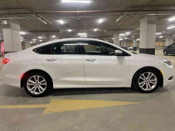 سلام عليكم *********** السعر 110$ العنوان بعداد
كرايسلر c200 للبيع موديل 2016. محرك 2400 
بغداد بأسمي 

صور الحادث مرفقة بالمنشور مع السونار
+ تصوير فيديو للسيارة للتوضيح

جاهزة من كلشي

مواصفات عادية 
تشغيل عن بعد
بصمة تشغيل + باب وجنطة بصمة
لايت زينون 
سستم صوت اني شادلها
السعر 110$. 
***********
