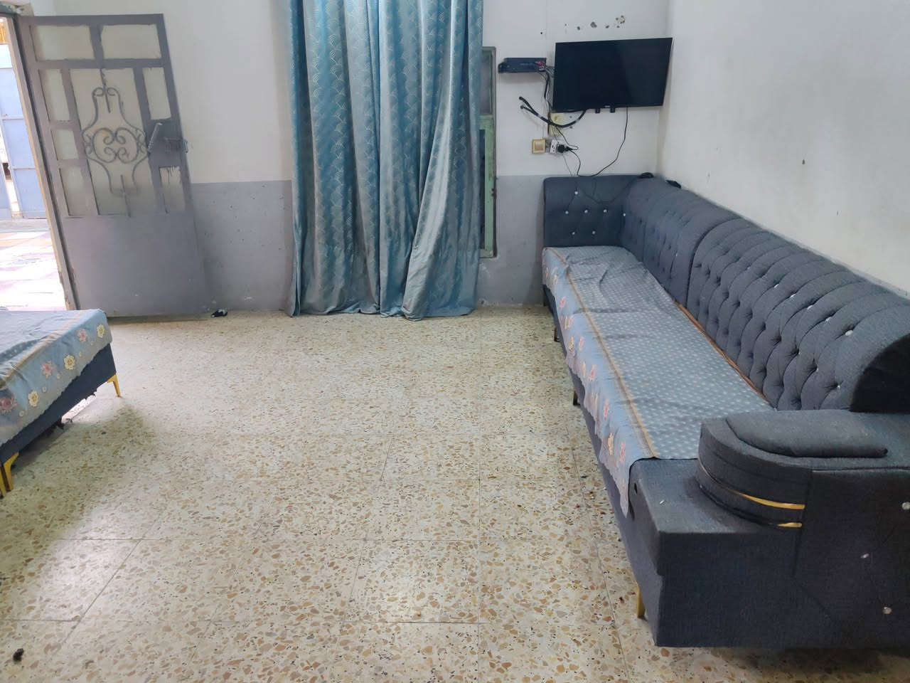 دار للبيع – الحمران / بستان يعقوب ━━━━━━━━━━━━━━━━━━
📍 خلف مدرسة البيارق
📐 المساحة: أكثر من 200 م²
📄 السند: سند 25 (الاسم موجود في السند)
━━━━━━━━━━━━━━━━━━ 🔹 مواصفات الدار ━━━━━━━━━━━━━━━━━━
🛏️ غرفتا نوم
🛋️ صالة استقبال
🍽️ مطبخ
🚿 صحيات داخلية وخارجية
🌿 طارمة كبيرة
━━━━━━━━━━━━━━━━━━
💰 السعر: مراسلة واتساب أو ماسنجر
📞 للاستفسار: ☎️ ***********
━━━━━━━━━━━━━━━━━━
📢 ملاحظة: إذا عندك دار للبيع أو أرض زراعية، اتصل بينا أو راسل الصفحة.
