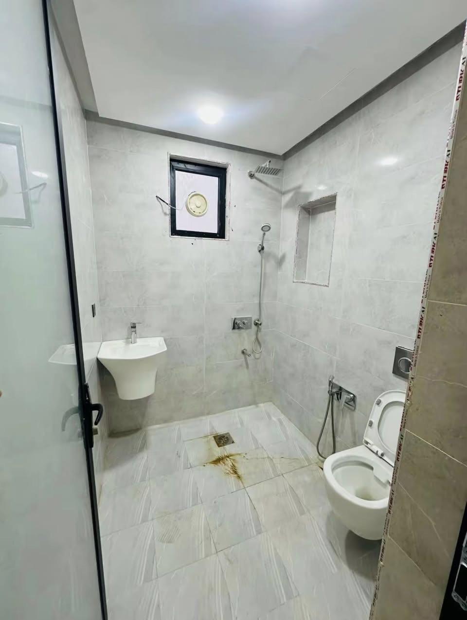 ١١٤ م #للبيع بناء حديث
مدخلين
يحتوي ع #استقبال #مطبخ #٤غرف نوم #خدمات
الموقع 📍حي التجار مقابيل جامعه الامام الكاظم 
للأستفسار آكثر الأتصال على الأرقآم 
***********
القريشي  للوساطة العقارية
