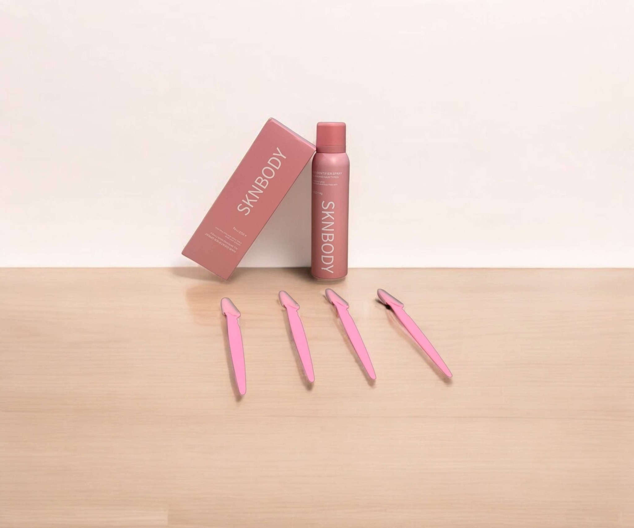 سبري تحديد شعر الوجه الاصلي من سكنبودي

الاستخدامات

سبراي Hair Identifier هو منتج مبتكر مصمم لتقديم تجربة حلاقة سلسة ومثالية.

يبرز المنتج مناطق الشعر بوضوح، مما يضمن عدم تفويت أي شعرة أثناء الروتين اليومي للحلاقة.

تم تصميم السبراي للحفاظ على صحة البشرة وحمايتها من التهيج، مما يجعله مثاليًا لجميع أنواع البشرة والشعر.

المميزات

يتميز سبراي Hair Identifier بتركيبة متطورة خالية من الكوميدوجينيك، الكبريتات، البارابين، الفثالات والفورمالديهايد، مما يضمن سلامة الاستخدام.

التركيبة الحاصلة على براءة اختراع معتمدة من أطباء الجلدية، مما يجعل المنتج آمنًا لجميع أنواع البشرة والشعر.

يحتوي السبراي على مكونات مغذية مثل خلاصة الألوفيرا والبانثينول التي تساعد على ترطيب البشرة وحمايتها أثناء الحلاقة.

يأتي المنتج في عبوة سهلة الاستخدام، توفر تطبيقًا متساويًا وسريعًا مع تأثير فوري.

الملاحظات

يُنصح برج العبوة جيدًا قبل الاستخدام لضمان خلط جميع المكونات بشكل مثالي. يجب رش السبراي على بعد 5-7 بوصات من البشرة للحصول على أفضل النتائج.

المنتج قابل للاشتعال، لذا يجب تجنب رشه بالقرب من النار أو الحرارة المرتفعة، كما يُنصح بعدم استنشاقه أو ملامسته للعينين والأغشية المخاطية.

يُحفظ بعيدًا عن متناول الأطفال وفي درجة حرارة أقل من 50 درجة مئوية. يوفر سبراي Hair Identifier تجربة حلاقة مميزة مع حماية فائقة للبشرة.

حجم العلبة 114 غرام


**إذا كنت صاحب هذا الإعلان وتريد حذفه لأي سبب، رجاءا أرسل رسالة إلى الدعم الفني**