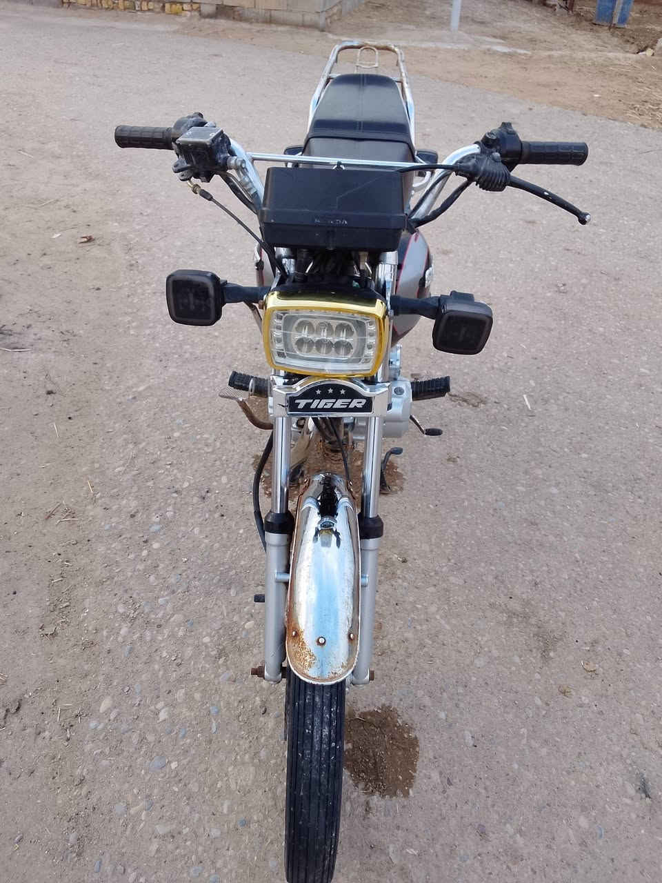 سلام عليكم للبيع سيفان السعر 600 وبيه مجال  ‏‪***********‬‏
