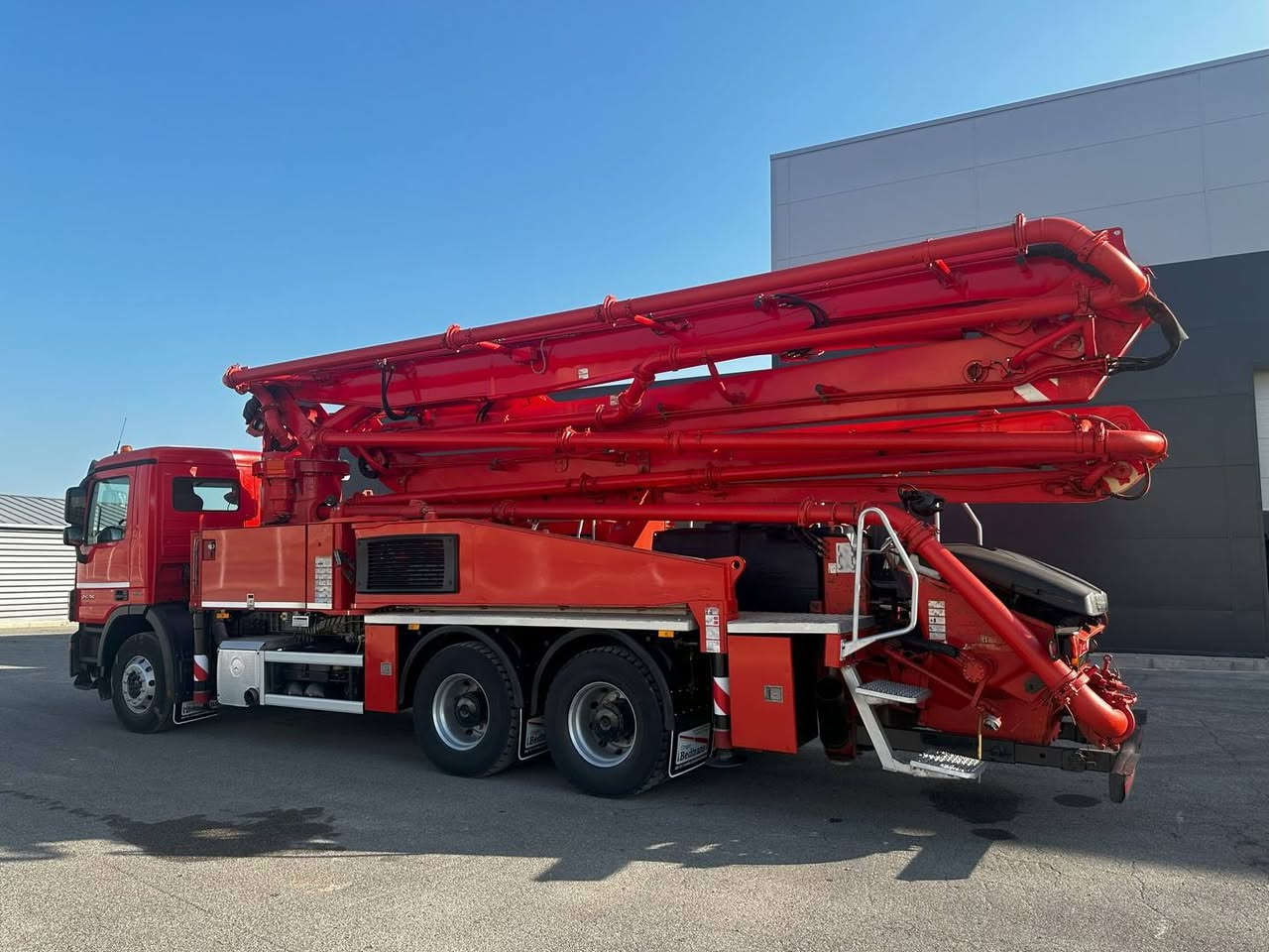 Mercedes Actros 2636
Putzmeister 36-4 
سنة الصنع 2013
عداد 470,000 كم 
ناقل حركة نصف أوتوماتيكي 
قوة المحرك 360 حصان 
دبل مضخه شوط طويل 
حجم 230
السعر 87الف دولار
شامل كمرك ضريبة شحن 
مدة الوصول 25 يوم بعد الحجز


**إذا كنت صاحب هذا الإعلان وتريد حذفه لأي سبب، رجاءا أرسل رسالة إلى الدعم الفني**