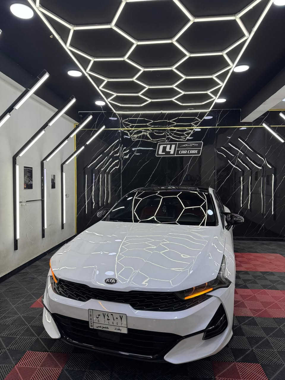 سلام عليكم شباب k5 للبيع.
فول مواصفات .
حادثها جاملغ و بنيد + مكانين بارد 
سعر 185 .
***********
