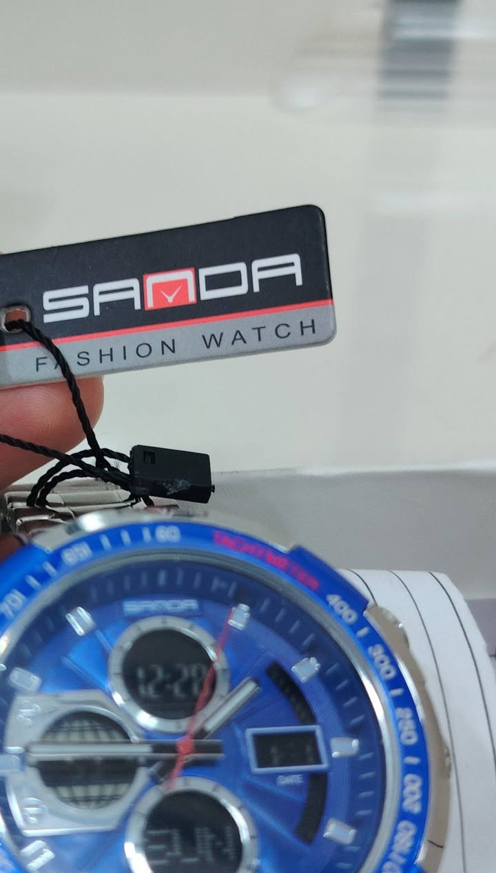 ساعة رجالية أصلية ضهر مختوم ثقيلة جدا
ساعة يد من العلامة التجارية SAMDA بمينا زرقاء وحزام معدني فضي. 
تتميز بعرض مزدوج (تناظري ورقمي) للوقت.
تحتوي على وظائف متعددة مثل التاريخ، المنبه، والكرونوغراف.
مصممة بمظهر رياضي مع إطار يحتوي على مقياس سرعة (Tachymeter).
الهيكل والحزام مصنوعان من الفولاذ المقاوم للصدأ للمتانة. استانلس استيل

اول تم 25


**إذا كنت صاحب هذا الإعلان وتريد حذفه لأي سبب، رجاءا أرسل رسالة إلى الدعم الفني**