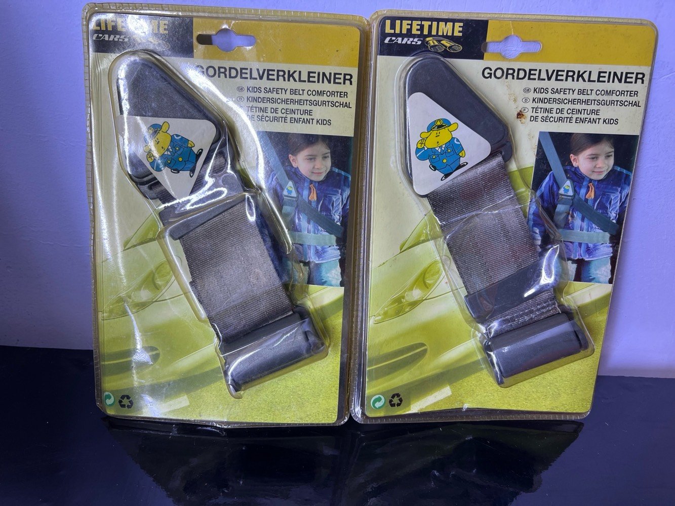 لوحة مفاتيح وماوس للكمبيوتر بأداء عالي ومظهر أنيق، مثاليان للألعاب والعمل المكتبي. يأتي مع محول Type-C إلى HDMI للأجهزة الحديثة لتحويل الإشارة بصورة واضحة. الأدوات بحالة ممتازة وجاهزة للاستخدام الفوري.