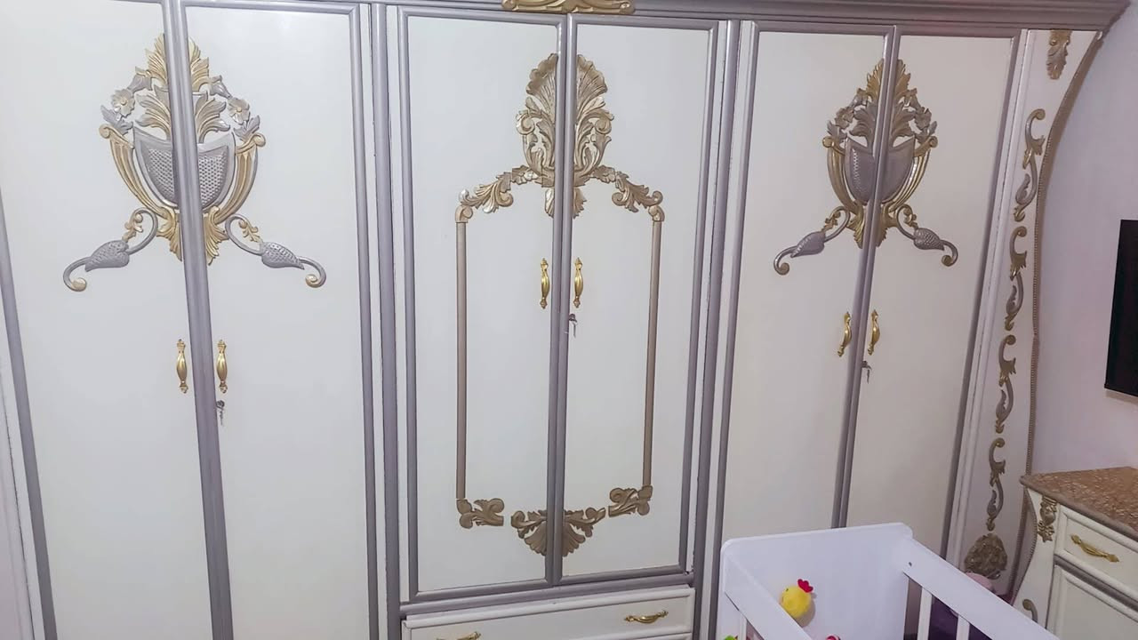 غرفة اخشاب عراقي مصبوغه صبغ حراي  لبيع نضيفه جدا سعر  950نهايته *********** كربلاء  حي العسكري العابد
