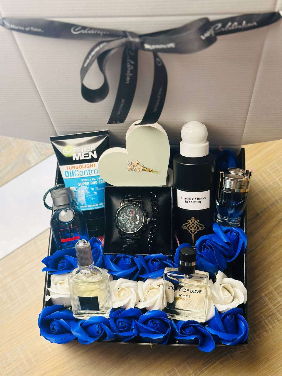 بوكس صنع بكل حب.. لروحٍ تجعل لكل يوم معنى. كل عام وأنت حبيبي. 🌹⌚️"

التفاصيل الصغيرة هي التي تصنع الذكريات الكبيرة.. هدية بلمسة من الفخامة لمن يملأ حياتي بالجمال. عيد حب سعيد 
لأغلى الناس. 🎁💙"
أنتَ العطر الذي يفُوح في أيامي، وأنتَ الوقت الذي لا أريد أن ينتهي. عيد حب سعيد يا أغلى هدايا القدر. 🎁👑"

لأنك الحب الذي لا يتكرر، ولأنك تستحق أجمل التفاصيل.. اخترتُ لك من بين كل الهدايا ما يليق بمكانتك في قلبي. كل عام وأنت نبضي وسعادتي. ❤️✨"
مع كارت حسب العبارة لتردوها 😍

للطلب مراسلتنا ع الخاص


**إذا كنت صاحب هذا الإعلان وتريد حذفه لأي سبب، رجاءا أرسل رسالة إلى الدعم الفني**