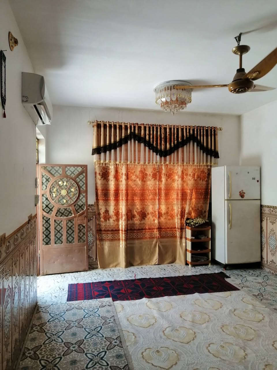 السلام عليكم بيت زراعي للبيع مساحه 240 متر باسمي مداور ثاني يوم مكانه ديوانيه قضاءه الشافعيه قرب البلديه يبعد عن الشارع 150 متر الاتصال على الرقم ما اتواجد على الفيس***********
