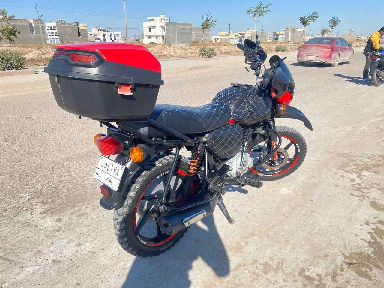 السلام عليكم دراجه بوكسر موديل ٢٣مرقم لوحه وسنويه دراجه بعده جديده مكفوله من كلشي متصرف عليه ربع خير من الله 
السعر ٢٤٠٠ الدراجه ممشتغله دلفري 
مكاني بغداد 
***********
