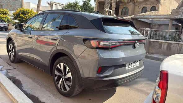 فولكس واكن id4 كهرباء بالكامل برو الماني وارد امريكي 2023 للبيع السيارة بيها قبغ صندوق مبدل نفس اللون ودعامية امامية نفس اللون بدون ايرباك بيها بارد بالباب الخلفي موضح بالصور السيارة جديدة ماشية 28 الف دبل ماطور فور ويل شلعة ومعدل فول الشحنة الوحدة 450 كم مابيها اي نواقص جاهزة للاخير بغداد باسمنا السعر المطلوب 200 وبيها محال للشراي مكاني اعظمية ***********
