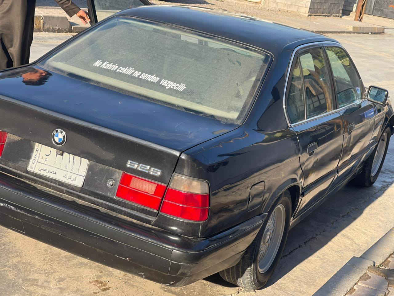 سلام عليكم بي، ام ٥٢٥ اصل فصل موديل، ١٩٩١ رقم كركوك تحويل، ثاني، ويم دفتر بانزين   تخم  تاير، جديد باتري، زنون سمعات كلو جديد شاده  صبغ جماليه، محرك كبس، عدل  كير اتو السياره خير، من الله السعر خاص او اتصال *********** *********** مكان السياره كركوك
