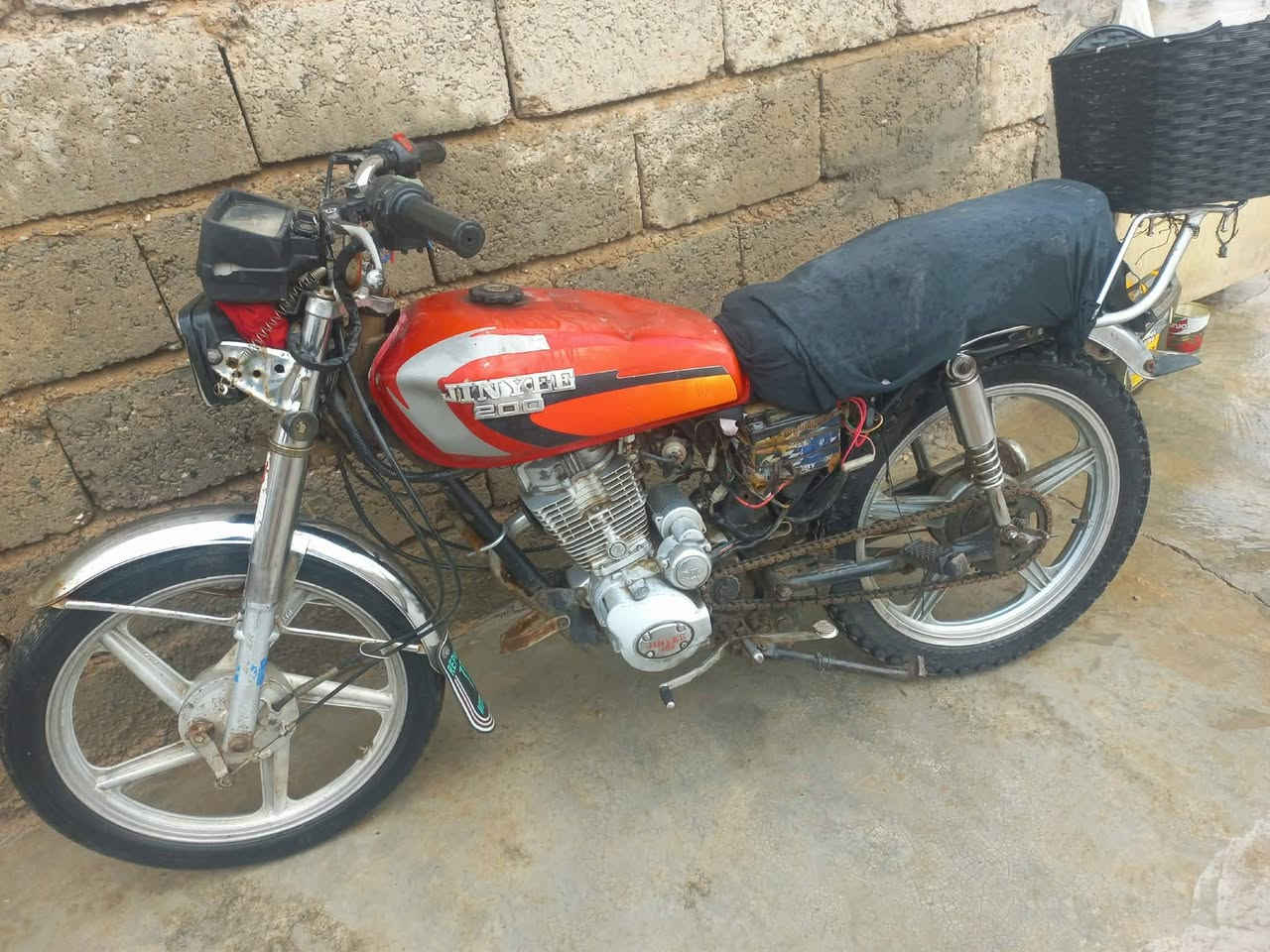 موطور للبيع او مراوس 

خمسه كير شغال مال طربكه  بي ضو  مايريد بس بانزين شغل وامش تايرات جدد اريدو ب٢٠٠وبي مجال مكاني الزاب ***********
