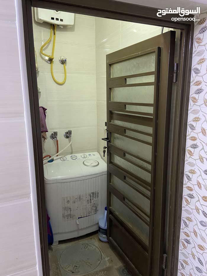 دار مساحته 75متر في حي اور 600 موقع مميز يحتوي على كراج واستقبال ومطبخ حار وبارد و4حمامات و3غرف يحتوي على ثلاث طوابق للاستفسار الاتصال على الرقم 
***********
