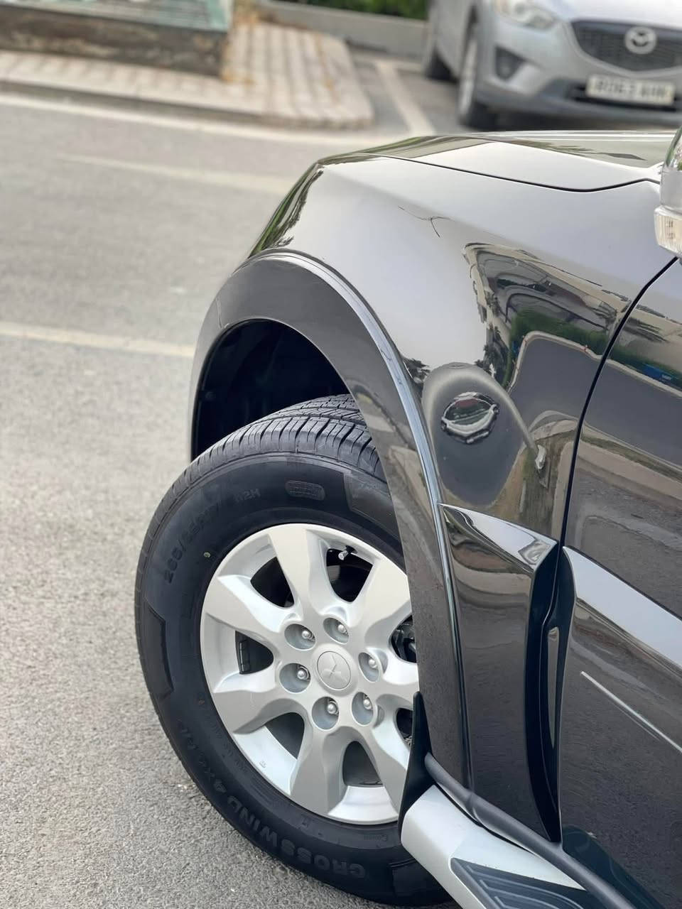 السلام عليكم
باجيرو حبتور 2015 سياره جديده وخير من الله ماشيه 115 وقابله للزياده 

رقم اربيل انكليزي باسمي هزه جديده بشهر الواحد سويه 

مواصفات الحبتور معروفه فول واحد عله واحد 

سياره بيه ملاحضه بسيطه بيه جارد اثر بوليش كوسره بالجاملغ الايسر مقدار اصبع 

السعر 183 ورقه وبيه مجال 

الاستفسار / ***********
