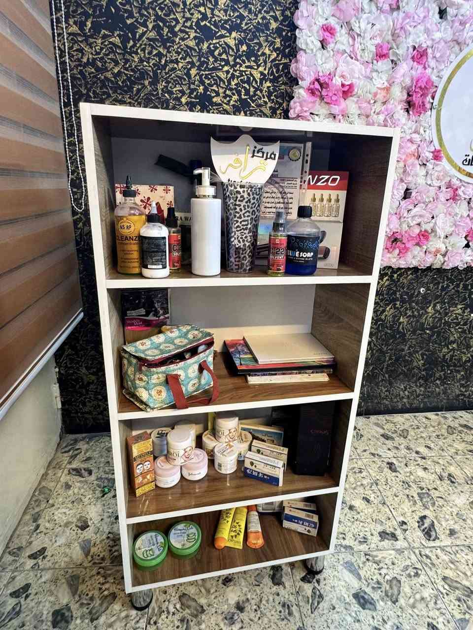 سلام عليكم  
رفوف عدد 3 سعر 125الف
ميز كاشر 115 الف
لوكر سعر 75 الف
بغداد بلديات 
***********
