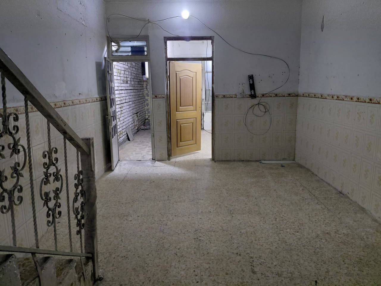 الإيجار مشتمل الشعب حي العقاري قرب مدرسة حماه الابتدائية 
٨٠م 
٢نوم 
وصاله ومطبخ مدخلين 
الاستفسار 
***********
