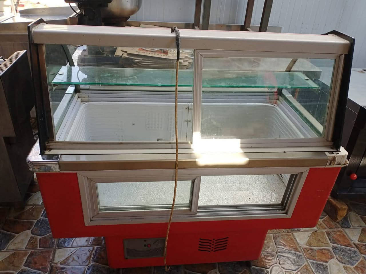 السلام عليكم غراض مطعم للبيع نضاف استخدام قليل جدا *********** ادمن بلا زحمه عليك
