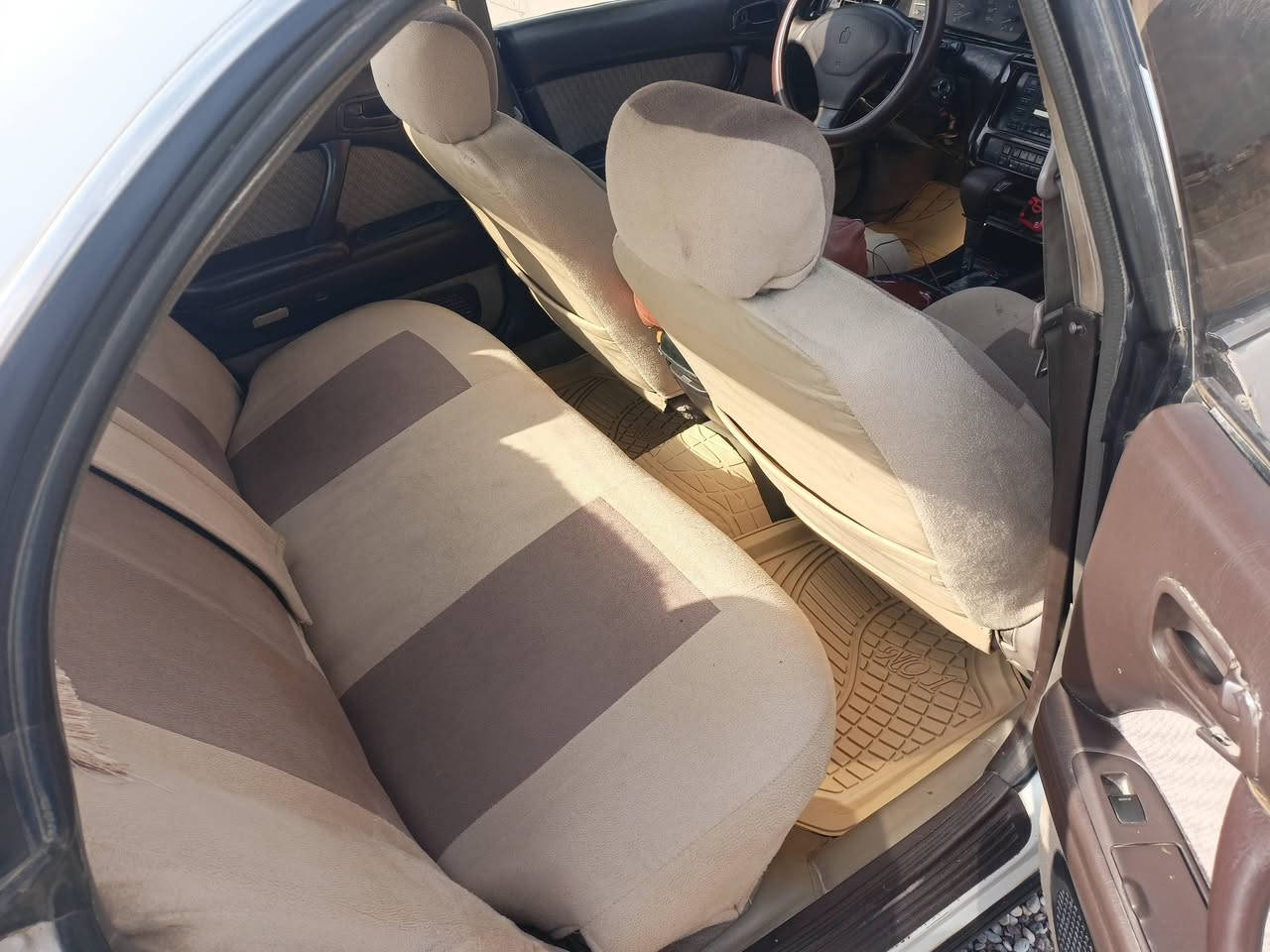 اسلام عليكم بطه موديل 92كيرمحرك شرط صدر زين شرط الوكاله واتحويل دبل ولوي اصلي شرط مامكصوصه قرفه جديده اسنويه ل 28 يرهم مراوس بحديث والفرق نقد***********
