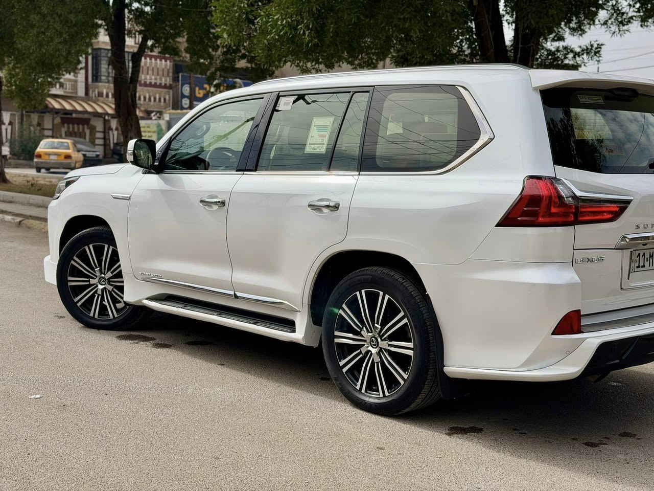 لكزس 2018 خليجي 
رقم بغداد 
فول مواصفات 1/1
فتحه 
كاميرات 360
رادرات 360
اشاره سحب 
شاحن لاسلكي 
جميع الكراسي كهربائي 
جنطه كهربائيه 
فول مواصفات الكزس غني عن التعريف 
السعر 650 ورقه 
للاستفسار 
***********
