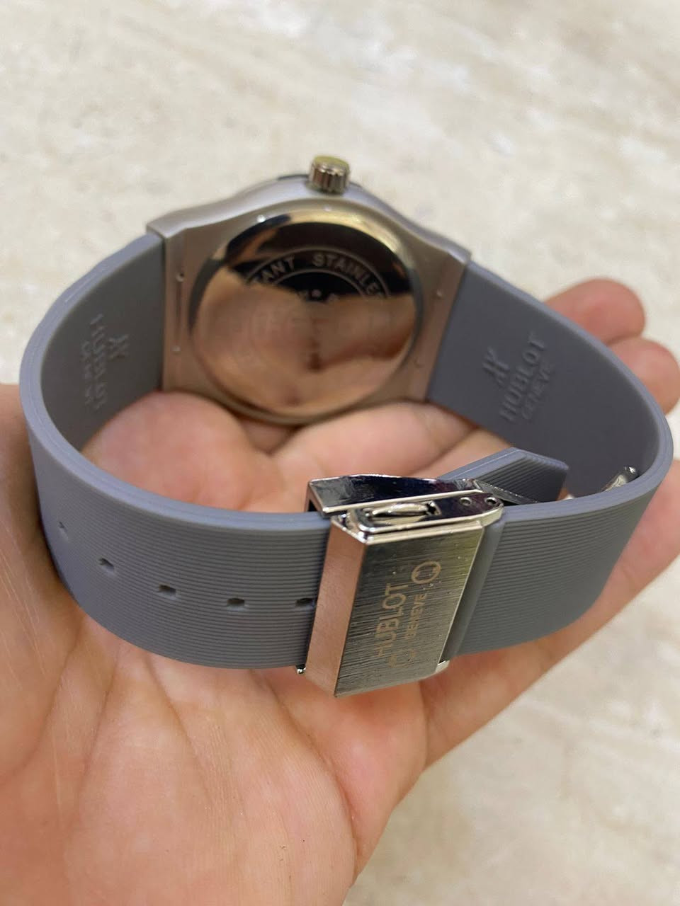 ساعات هوبلت للبيع اخر قطع بقن ماستر كوالتي عالي جدا ضمان سنتين سير ربل عداد يومي طلاء ثابت ضد الماء وراقيه جلد سعر القطعة 20 الف
***********

للعلم سعرها بالسوك 50 الف
