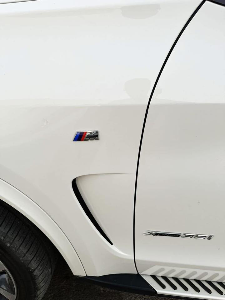 ⸻
🚘 BMW X5 M Package – خليجي
📅 موديل 2014 | 🔥 رقم مميز

✨ فول مواصفات / أعلى فئة

🔹 محرك 6 سلندر تيربو (Twin Turbo – مرغوب)
🔹 كشنات مساج + تبريد وتدفئة
🔹 بانوراما كاملة
🔹 أبواب وجنطة شفط
🔹 شاشه + نافيكيشن + داتاشو
🔹 5 كاميرات + حساسات + رادارات
🔹 لايت زنون متحرك
🔹 بدي كت M + رنكات رياضية

💎 سيارة مرتبة جداً وجاهزة للاستخدام

📍 بغداد

📞 ***********

⸻
