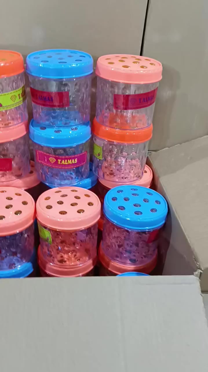 شكردان كرستال 
تعبه الكارتون 72 قطعه 
سعر الدرزن 8,000 آلاف 
سعر الكارتون 48,000 الف التوصيل مجاني 
العنوان الديوانية شارع المواكب تقاطع أهل الشط 
استفسار ***********
          واتساب ***********
