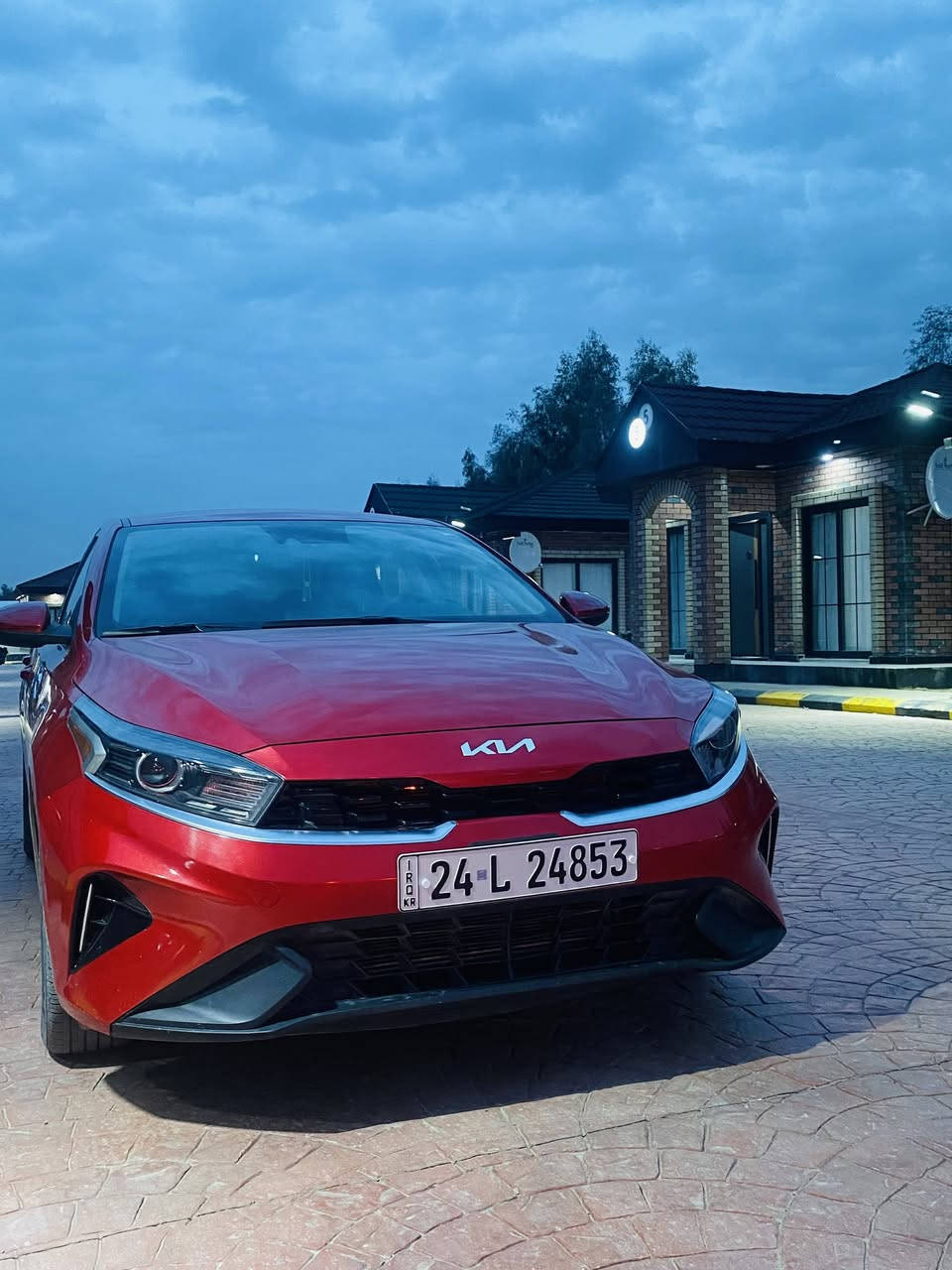 سلام عليكم 
فورتي للبيع موديل 2023 
ضررها بوند و معدل على بارد بدون دواخل بدون ايرباك  رقم دهوك نص موصفات ماشية 26 الف ميل عنوان موصل جانب الايسر 
***********
