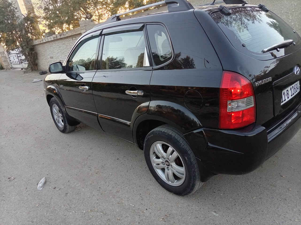 السلام عليكم توسان موديل ٢٠٠٨خليجي مكينة ٢٠٠٠دوش بيهة بنيد مبدل وباب خلفي عكس السايق صبغ ، لغد وشاصي مكفولات مكينة مبدلة جديدة كهربائيات كلهة شغالة سونار مرفق بلصور السيارة أي نقص ما بيهة، سنوية باسمي مكان السيارة الدورة بلصحة، السعر 95$رقم الهاتف ***********  الرقم بي وتساب
