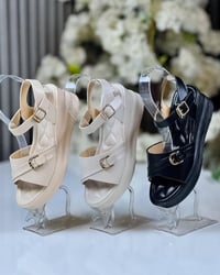 حذاء نسائي • طبي • مقاسات ٣٧-٤١