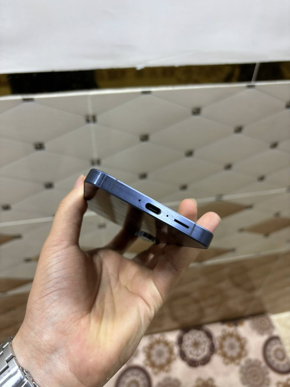 Samsung a55 5G
جهاز نضيف خالي من أي عدر 
رام ٨ 
ذاكره ٢٥٦ 
موجود جهاز فقط 
السعر ٣٥٥ ألف 
***********

