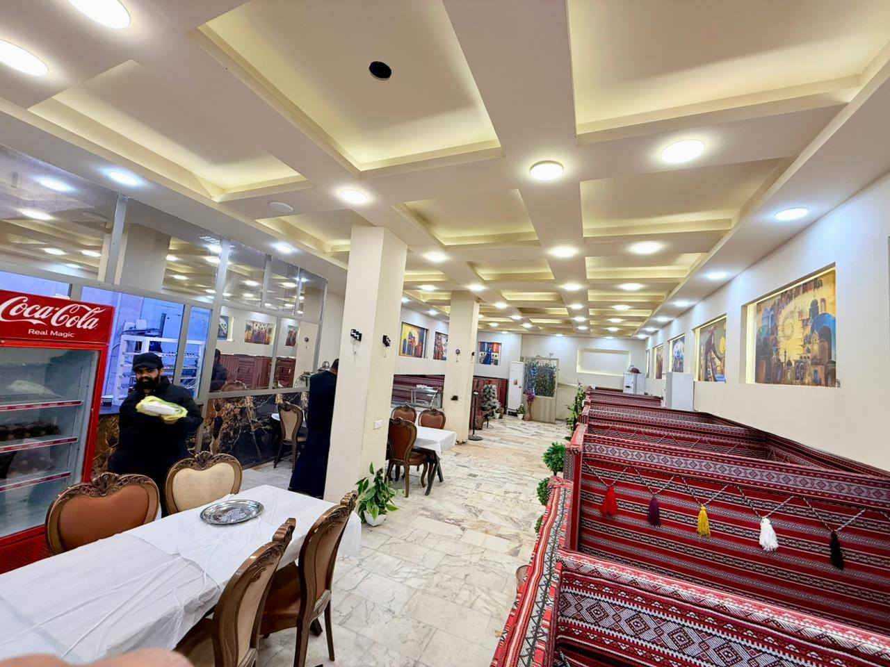 سلام عليكم ..
مطعم للبيع كامل مكمل . واردة اليومي خير من الله
 سبب البيع عدم التفرغ ..
يتكون من بنايه 3 طوابق مكان مميز جدا صاله خاصه للعوائل مع صاله العاب للاطفال  بالاضافه الى الصاله الرئيسيه  .. للاستفسار والتواصل واتساب على الاقام التاليه 
‪0788 790 8722‬‏
***********
