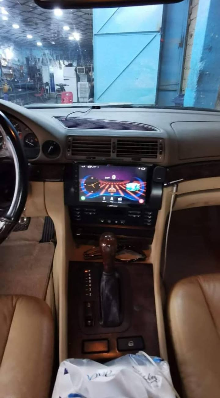 بي ام دبليو كاسحة ١٩٩٧ اصل ٧٤٠ سنوية باسمي 
شرط تحويل 
مواصفات فول فتحة 
هيتر بالمري قلاب تعتيم 
باتري جديد 
صدر جديد امامي خلفي 
تبريد شغال جاهزة 
 ممتواجد فيس 
شيراي يتصل على : 
***********
